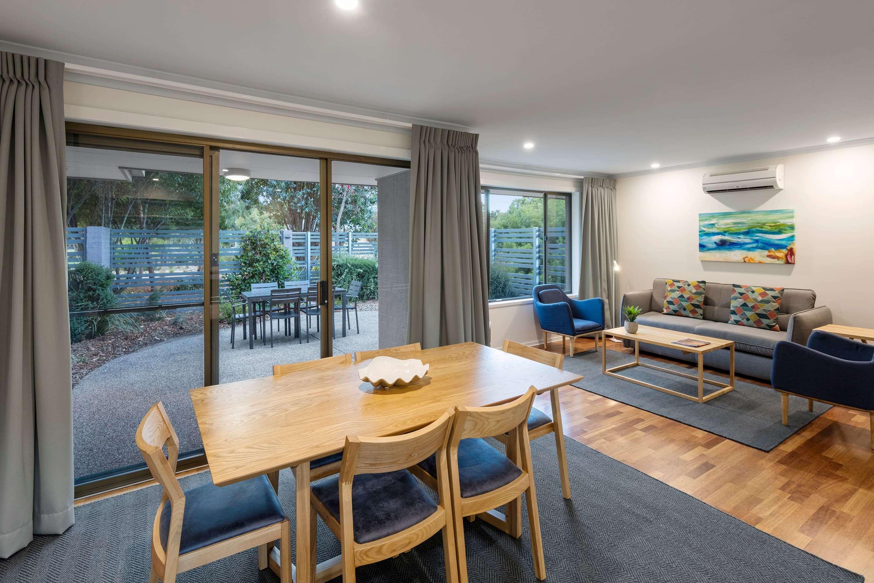 Club Wyndham Seven Mile Beach, Trademark Collection By Wyndham Cambridge Exterior photo