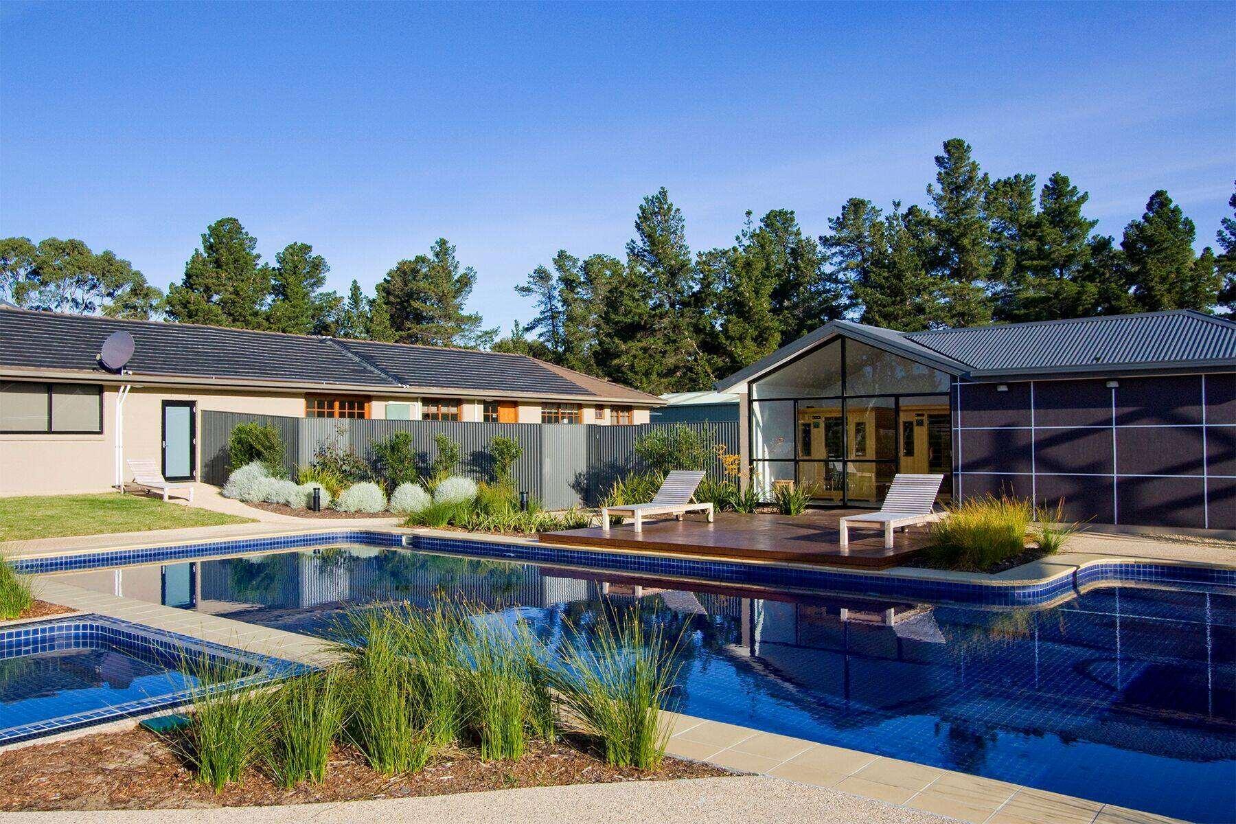 Club Wyndham Seven Mile Beach, Trademark Collection By Wyndham Cambridge Exterior photo