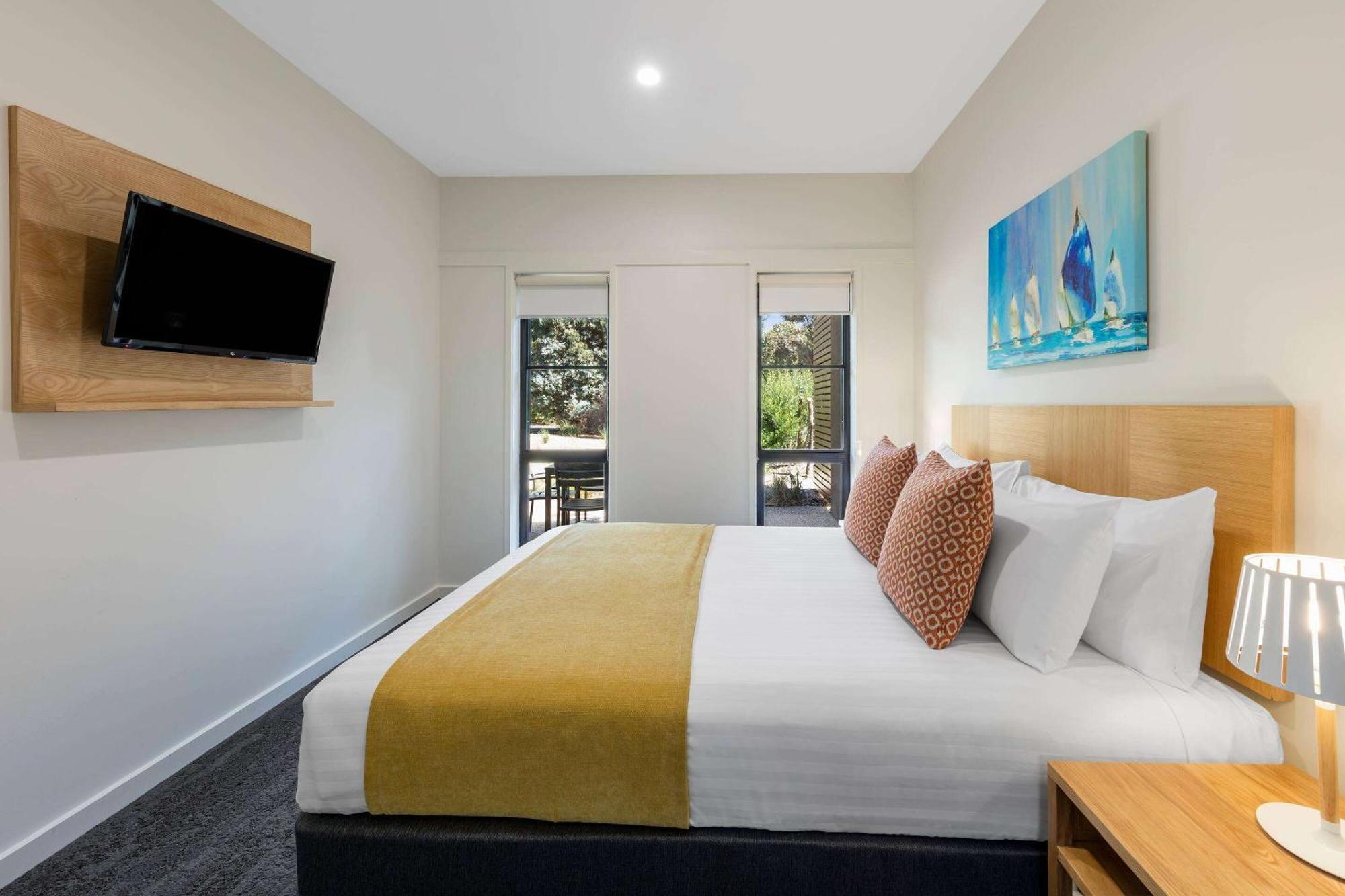 Club Wyndham Seven Mile Beach, Trademark Collection By Wyndham Cambridge Exterior photo